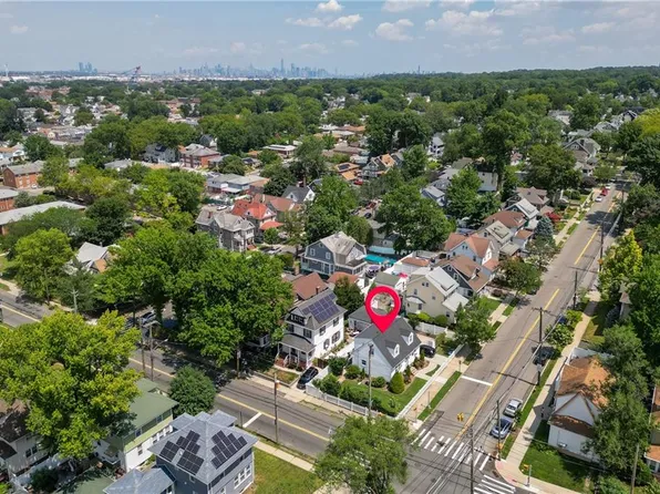 325 College Avenue image 5 of 27