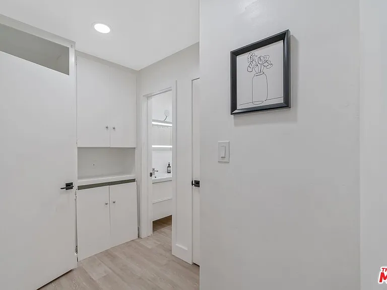1525 E 2nd St #5 — Photo 8