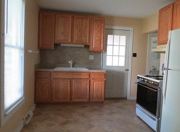 3rd image of 1009 E Lincoln Hwy