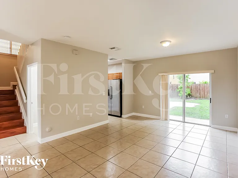 1119 NE 41st Ave — Photo 4