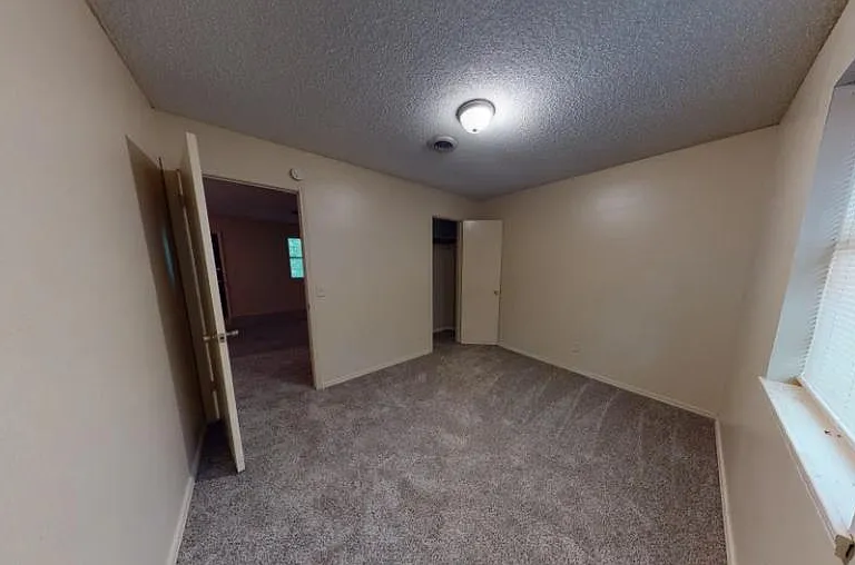 1110 W Tyler Ave #2 — Photo 6
