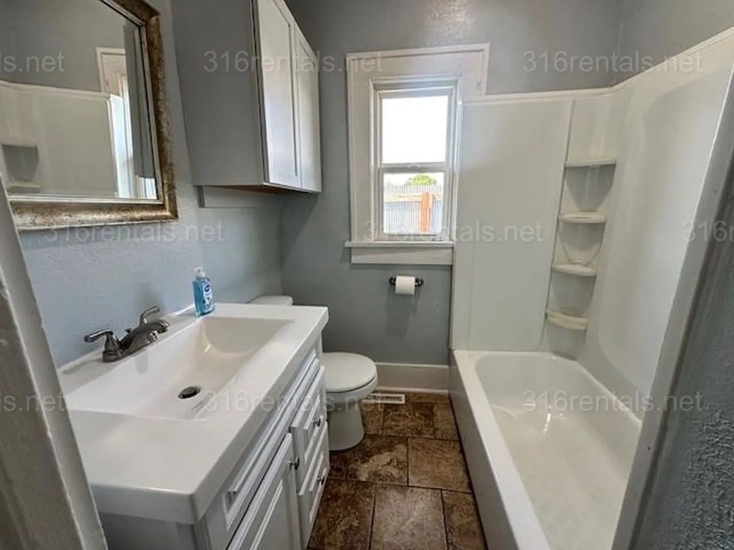 $1,199- 3 bedroom / 1 bathroom - Single Family Home — Photo 3