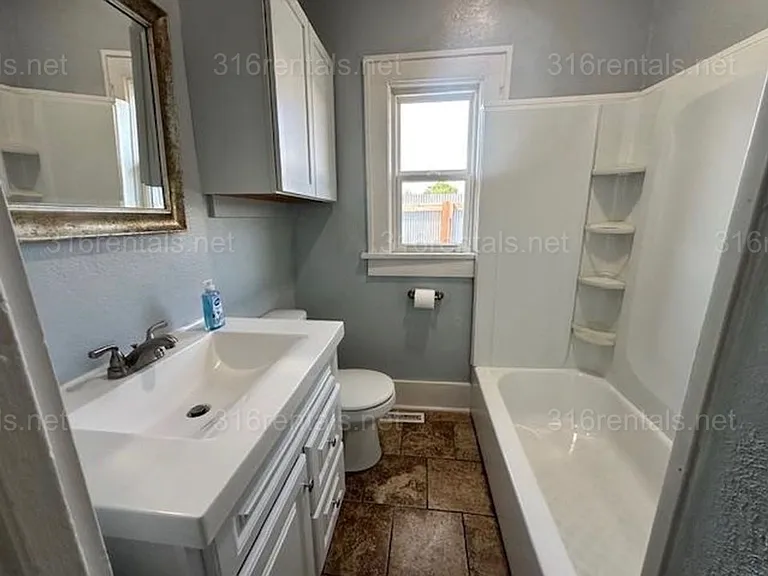 1118 S Hydraulic St — Photo 3