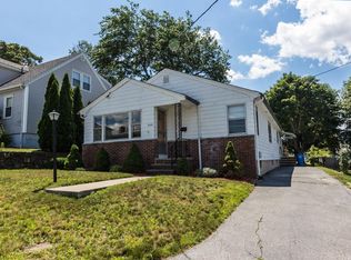 206 Dunedin St, Cranston, RI 02920