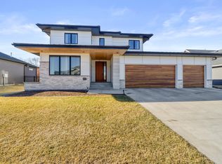 3537 Grandwood Dr N, Fargo, ND 58102