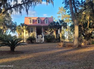 17 Pleasant Place Dr, Beaufort, SC 29907