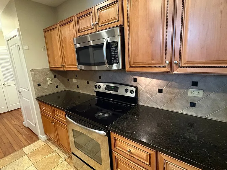 125 W. Saratoga St — Photo 3