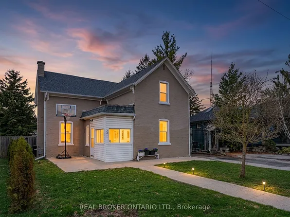 82 Bond St, Cambridge, ON N1R 4B6