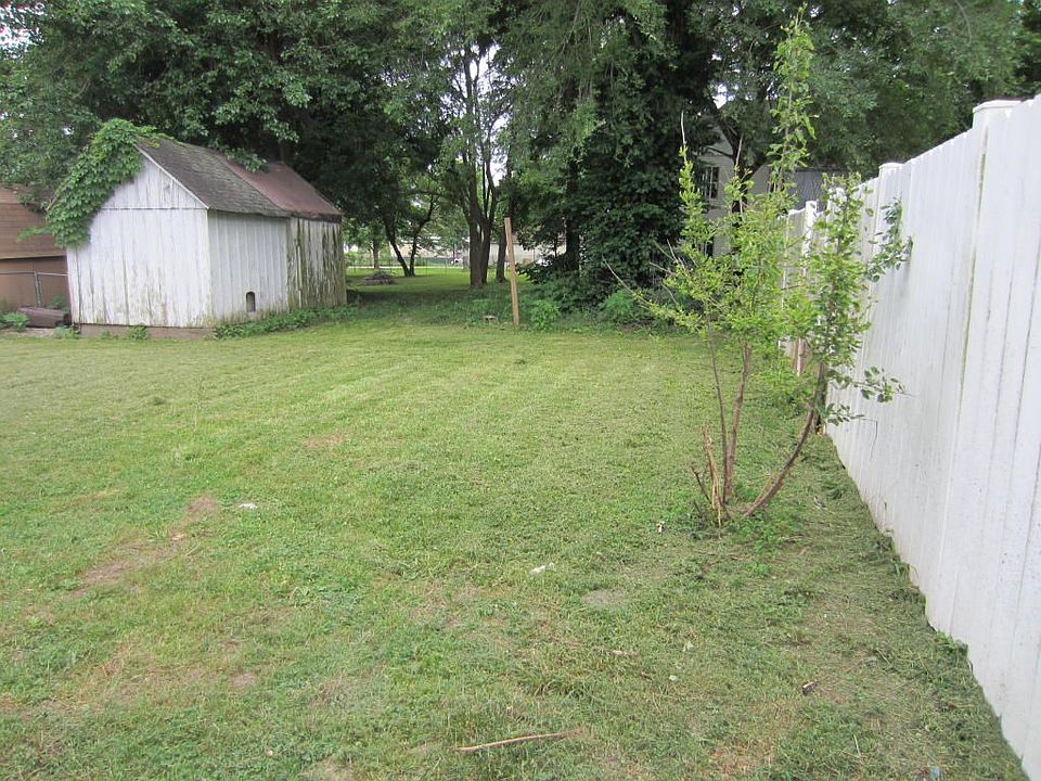 2nd image of 204 E Hamilton Ave