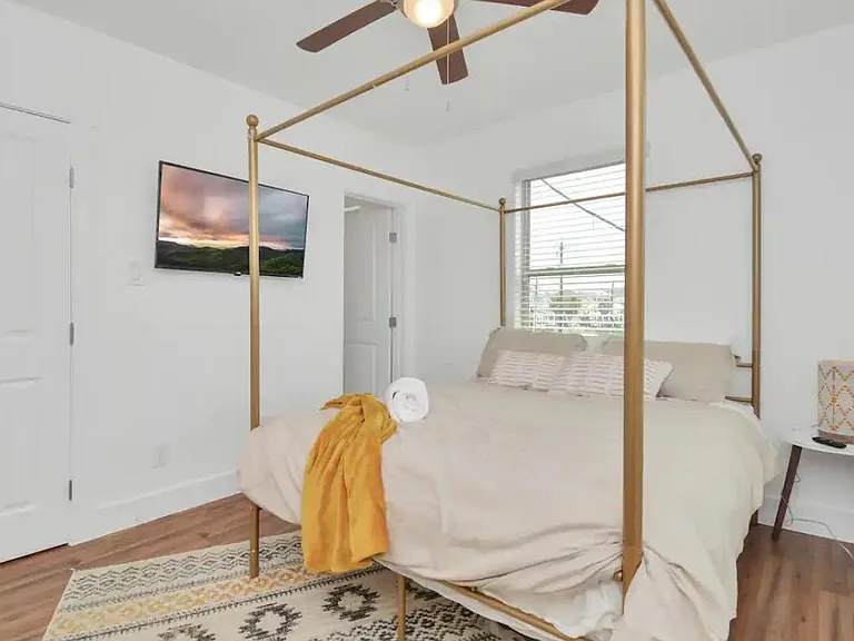 2825 Ball St #6 — Photo 4