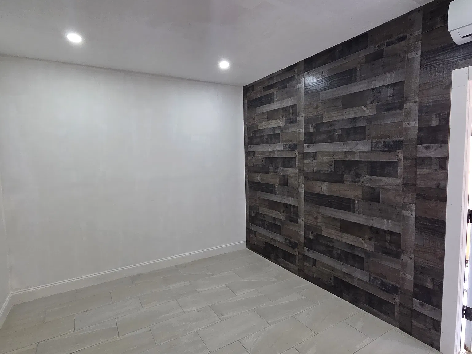 Studio, 1342 sqft, $1,050 — Photo 2