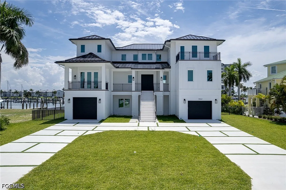 4 bed, 4.5 bath, 3767 sqft, $10,000 — Photo 2