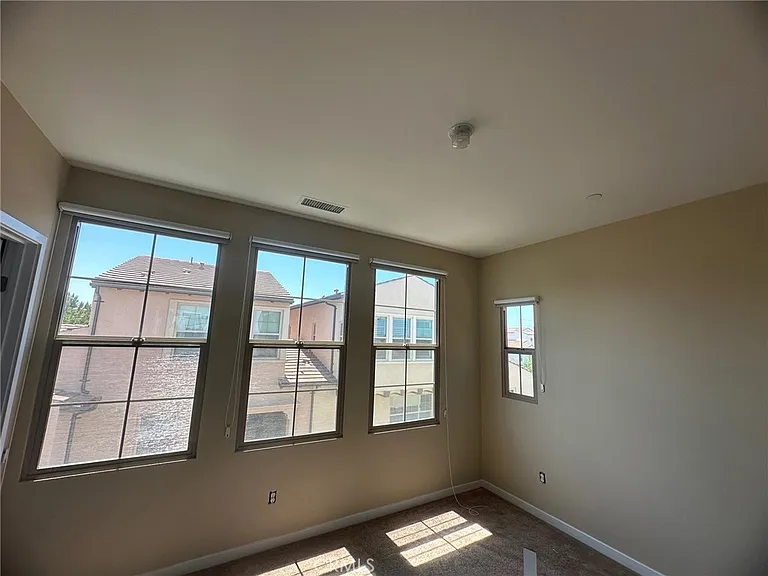 121 Tallowood — Photo 32