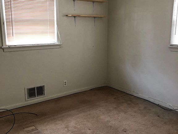 5th image of 213 Deerwood Ct
