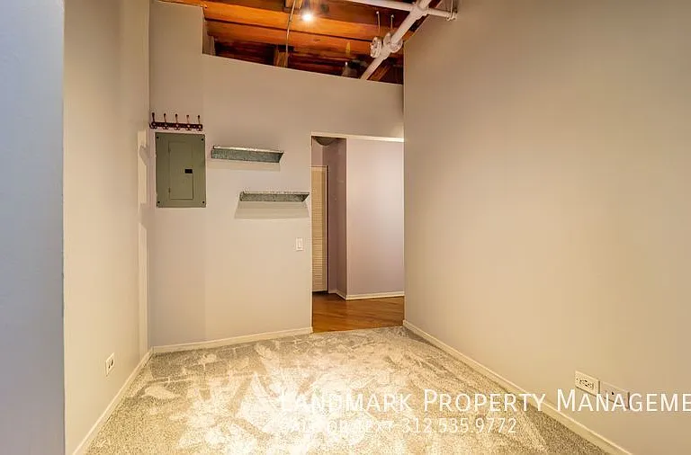 375 W Erie St #403 — Photo 22