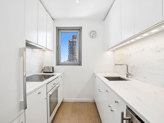 4th image of 200 E 62nd St APT 16C