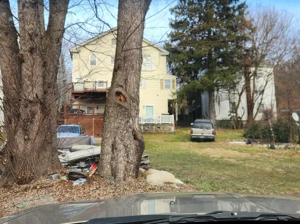 33 S Market St, Millerstown, PA 17062