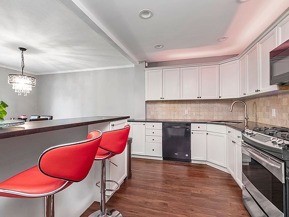5th image of 216-16 17th Ave #Townhouse 56