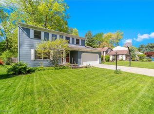 6020 Wild Oak Dr, North Olmsted, OH