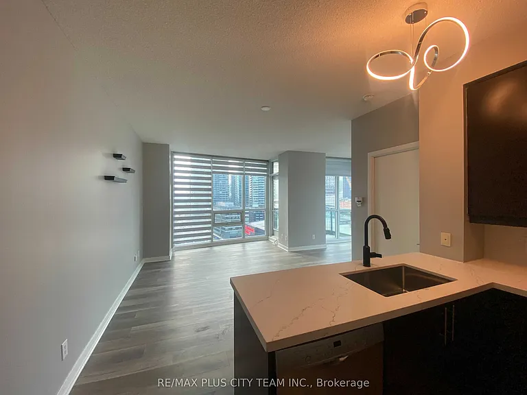 18 Harbour St #1802 — Photo 4