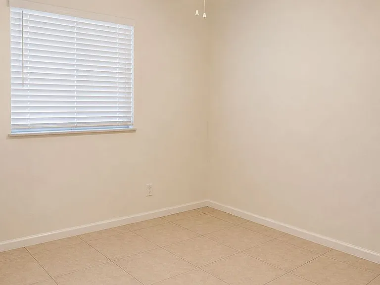 1623 SW Santa Barbara Pl — Photo 12