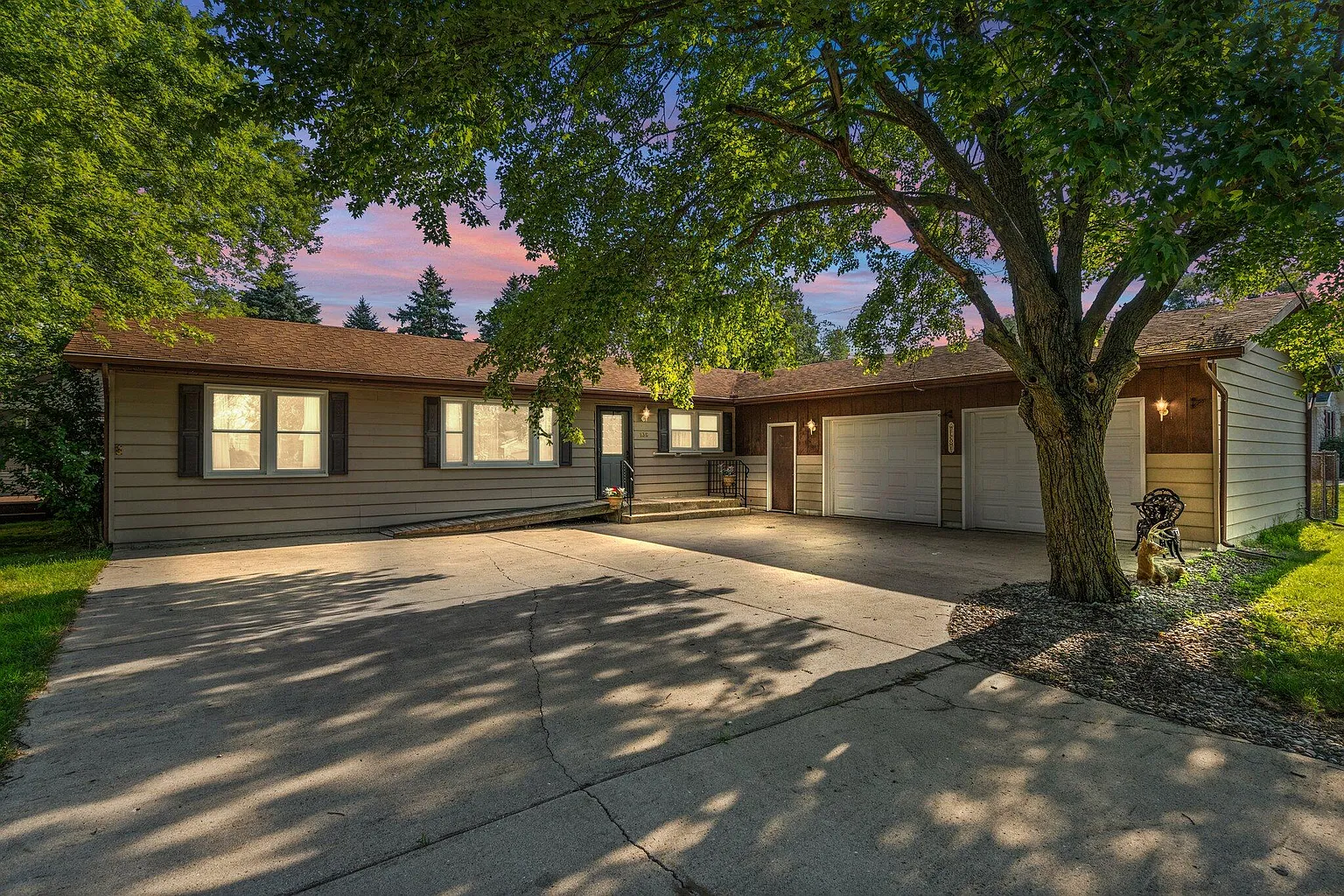 138 E Trett St photo 1