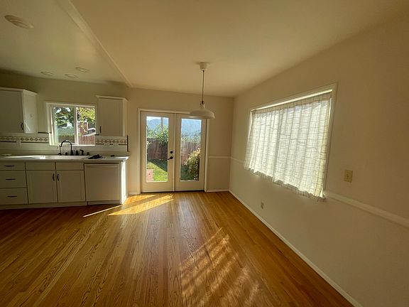 3rd image of 2822 Altura Ave