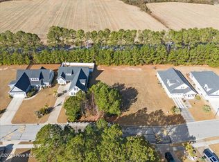 181 Twining Rose Ln, Holly Ridge, NC 28445