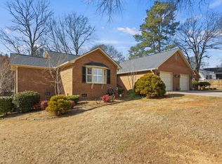 8 Fairoaks Dr, Greenville, SC 29615