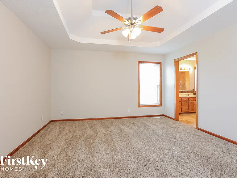 912 Madelyn Dr — Photo 10