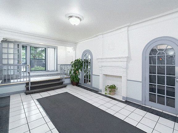 4th image of 4606 N Hermitage Ave #460-314