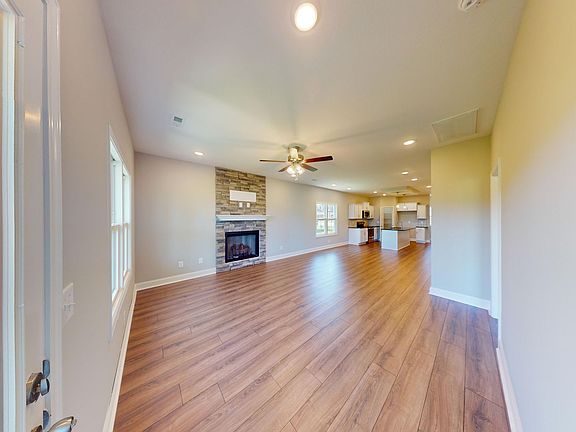 4th image of 492 Ayden Ln