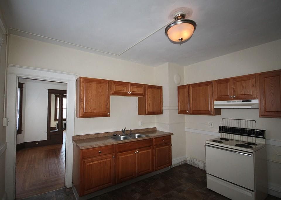 2nd image of 116 Pasadena St #2
