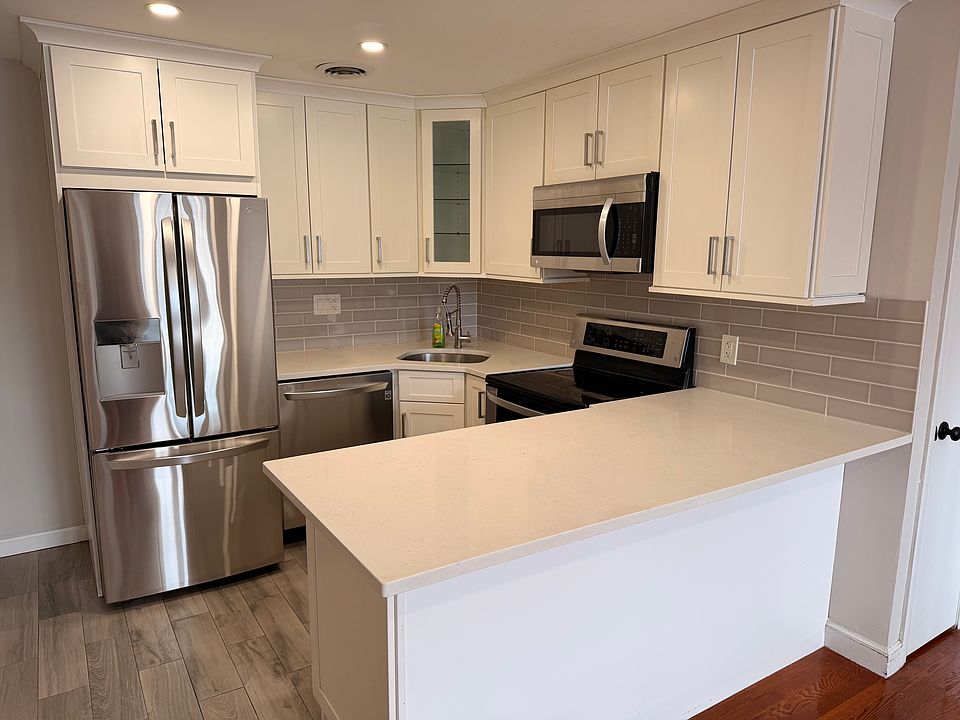 1st image of 28 Miller St #19