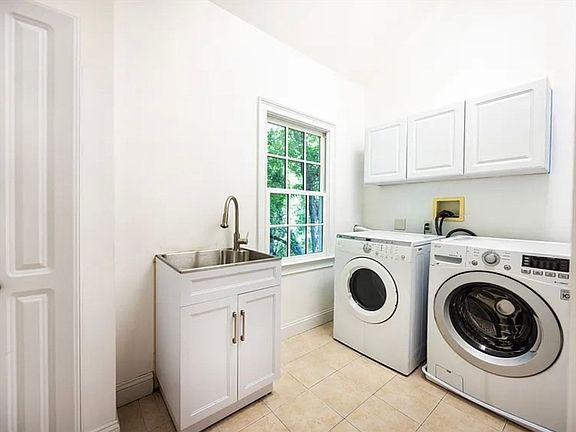 5th image of 302 Grove St #302
