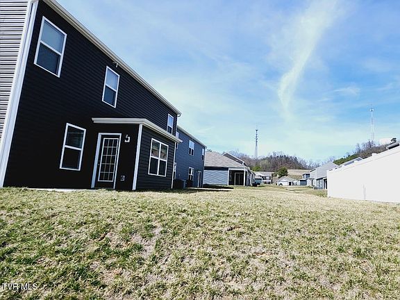3rd image of 172 Crawford Cir