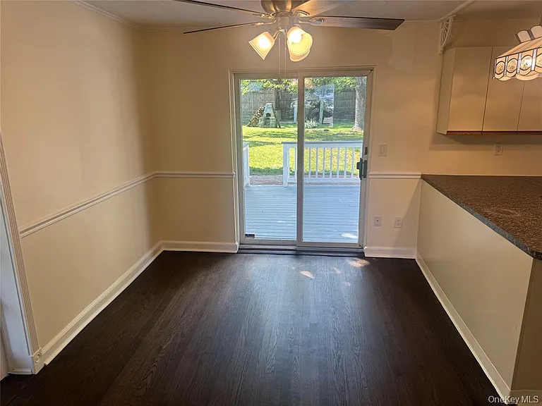 27 Keogh Ln — Photo 4