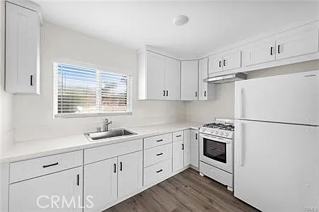 Studio, 350 sqft, $2,600 — Photo 3