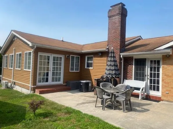 204 Knollwood Dr, Woonsocket, RI 02895