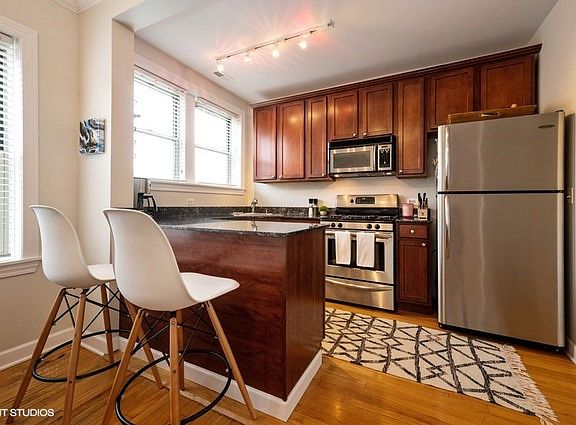 4th image of 2151 W McLean Ave #3