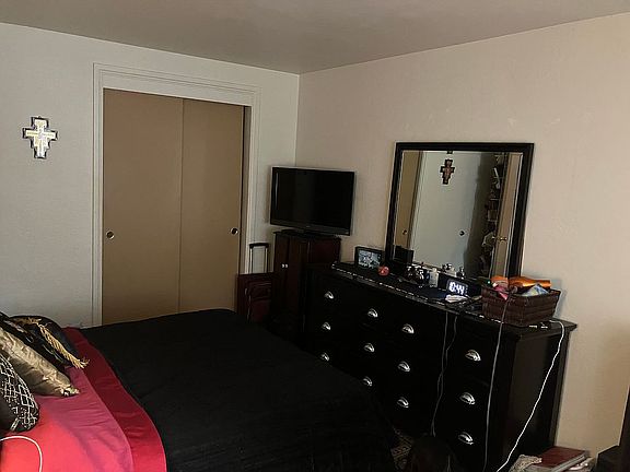 2nd image of 2905 Alvarado Dr NE