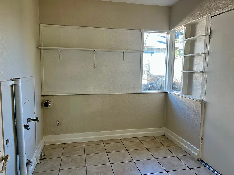 1042 N Harrison Ave — Photo 13