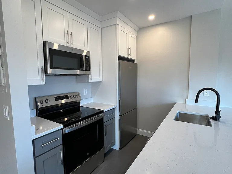 557 Columbus Ave #401 — Photo 17