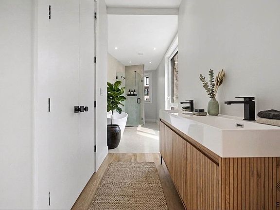 5th image of 321 Eckford St #201