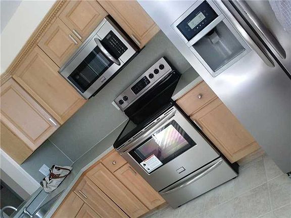 3rd image of 1500 Jefferson Dr #1500K