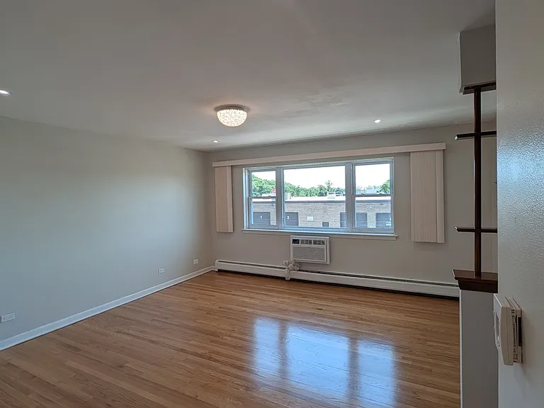 9216 Seymour Ave #2E — Photo 3