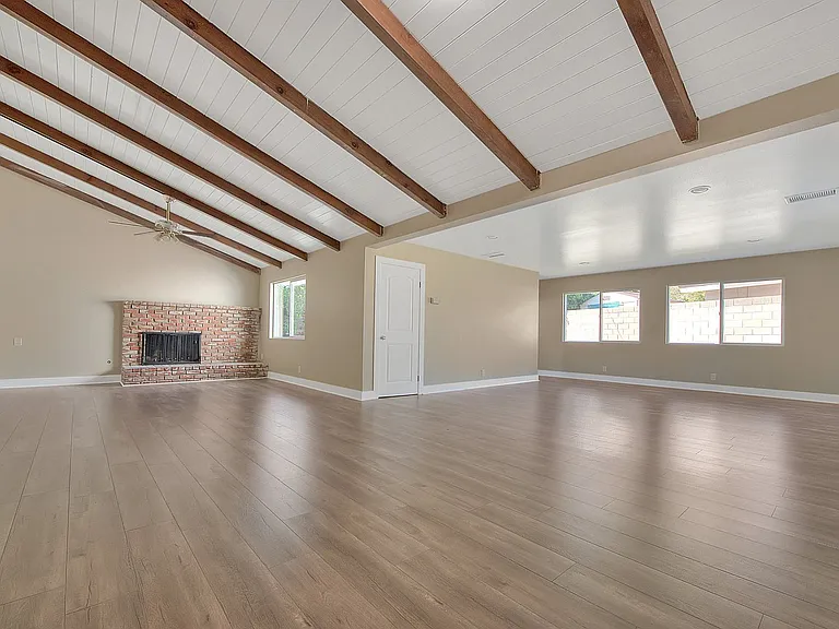 340 W Caroline Ct — Photo 4