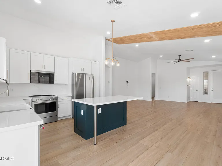 4349 E Smokehouse Trl — Photo 3