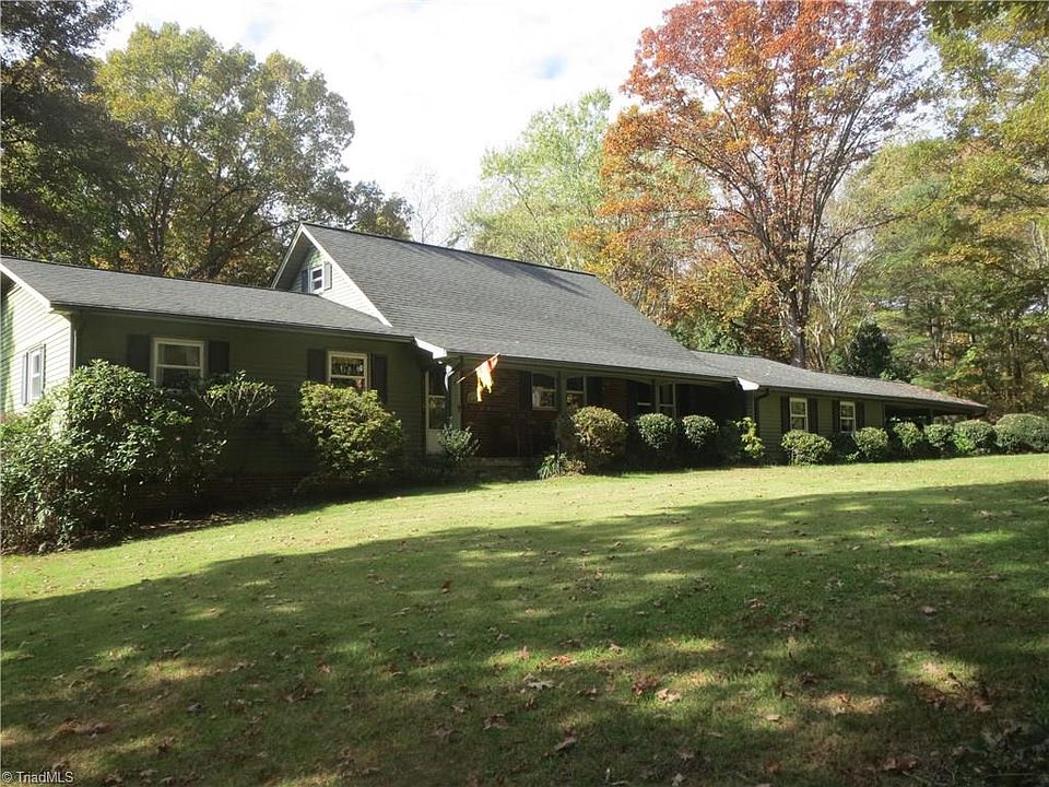 1st image of 190 S Hemlock Ln