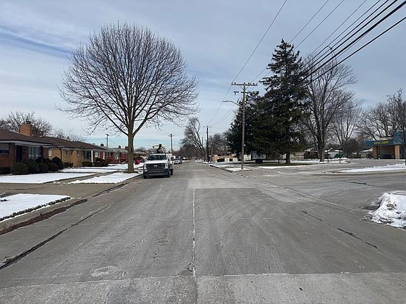 Exterior Neighborhood (street photo)